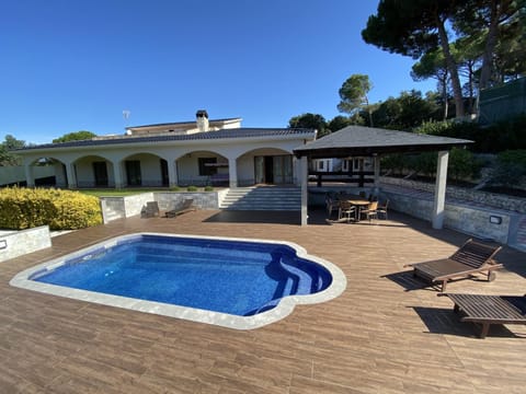 Property building, Pool view, Swimming pool