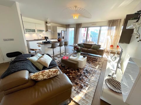 TV and multimedia, Living room, Dining area