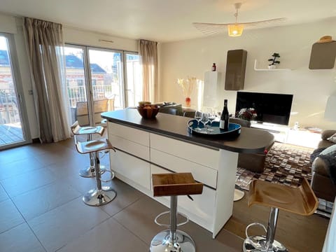 TV and multimedia, Kitchen or kitchenette, Living room, Dining area