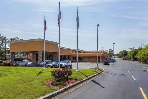 Quality Inn & Suites Chattanooga Hotel in East Ridge