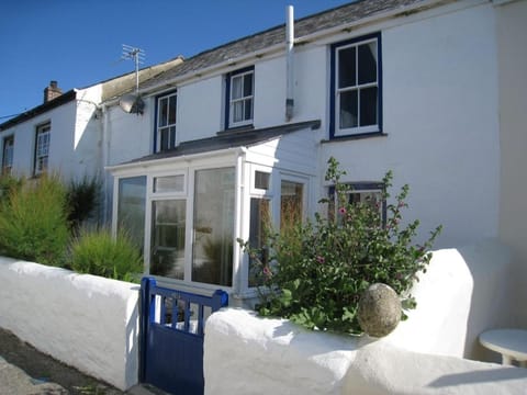 Pegs House in Porthleven