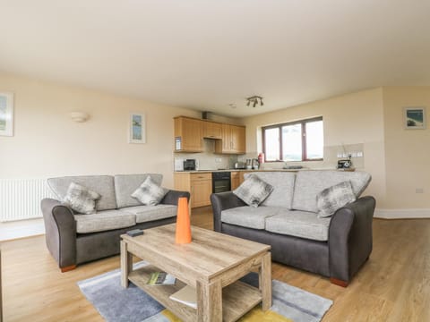 Shoreline House in England