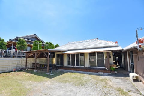 Property building, Facade/entrance, Garden