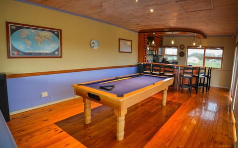 Adventure House - Colchester - 5km from Elephant Park Condo in Port Elizabeth