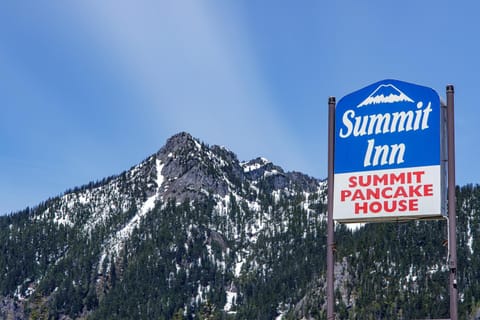 The Summit Inn Inn in Snoqualmie Pass