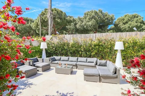 SOUS BOIS Charming villa with nice outdoor area & Jacuzzi at 200m from beaches of Juan Villa in Antibes