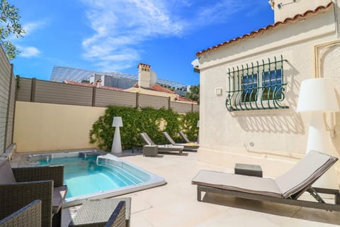 SOUS BOIS Charming villa with nice outdoor area & Jacuzzi at 200m from beaches of Juan Villa in Antibes