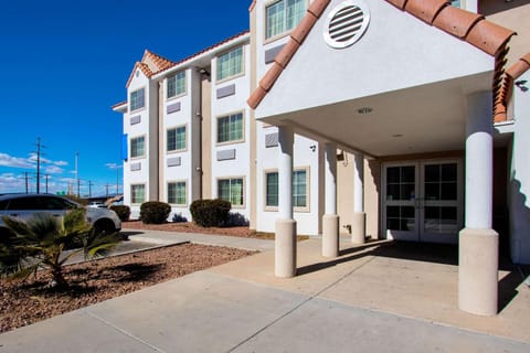 Property building, Facade/entrance, Day, On site, Time of day