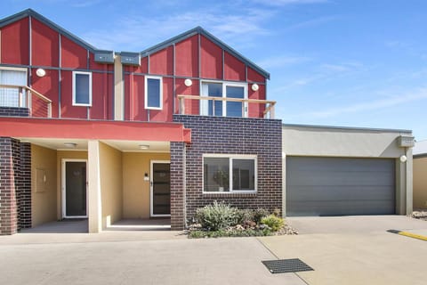 Apartments on Church - Unit 7 House in Lakes Entrance