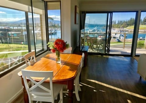 Vista Marina Penthouse #5 - Amazing views & location Apartment in Bermagui