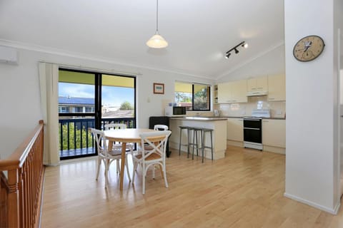 Pet Friendly on Pelican Close to Myall River House in Hawks Nest