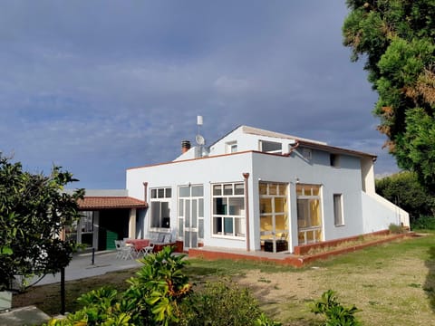 Property building, Garden, Balcony/Terrace