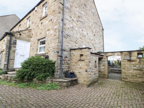 Kelda Garthr Tranquil Garden House in England