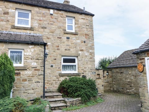 Kelda Garthr Tranquil Garden House in England