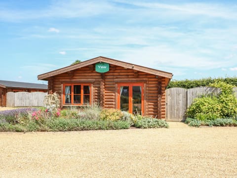 Yew Lodge House in South Kesteven District