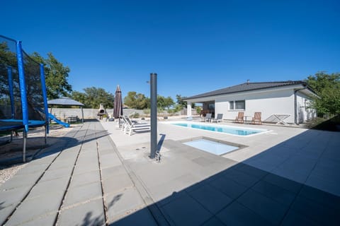 Pool view, Swimming pool, sunbed