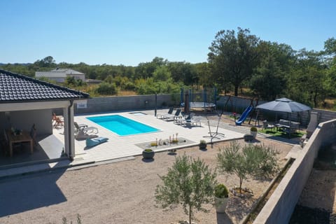 Pool view, Swimming pool, Parking, sunbed