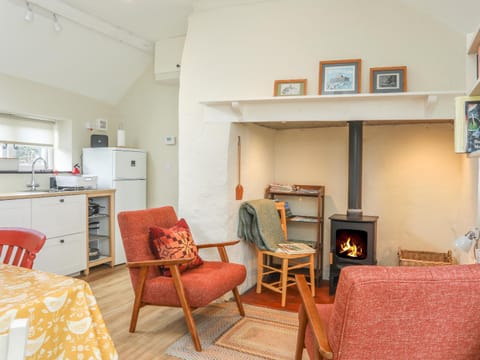 Ffrwd Cottage House in Aberffraw