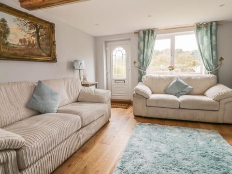 2 Hillside Cottages House in Suffolk Coastal District