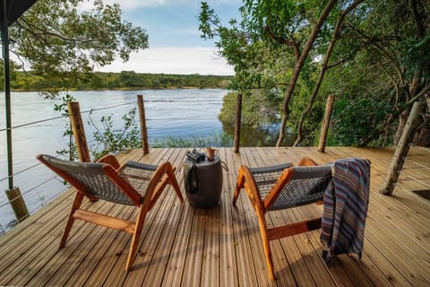 Tsowa Safari Island Luxus-Zelt in Zimbabwe