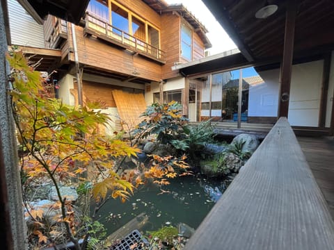 Only one group stays per day -Tenmaya-家族や仲間と貸し切りゲストハウス 天満屋 Bed and Breakfast in Shizuoka Prefecture