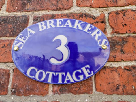 Sea Breakers Cottage House in Filey