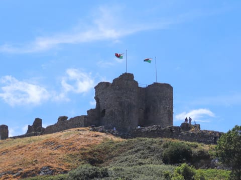 The Towers - Castell House in Criccieth