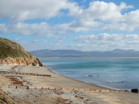 The Towers - Llyn House in Criccieth