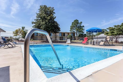 Quality Inn Aberdeen Hotel in Southern Pines