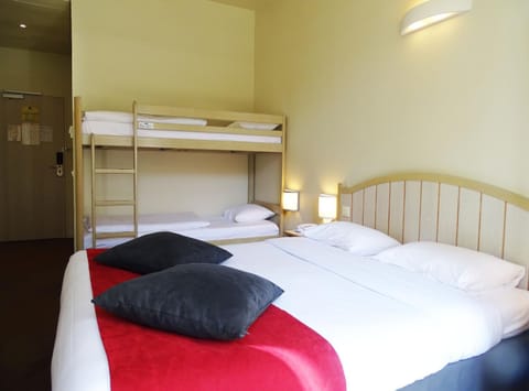 Bed, People, Photo of the whole room, Decorative detail, bunk bed, Family, Family