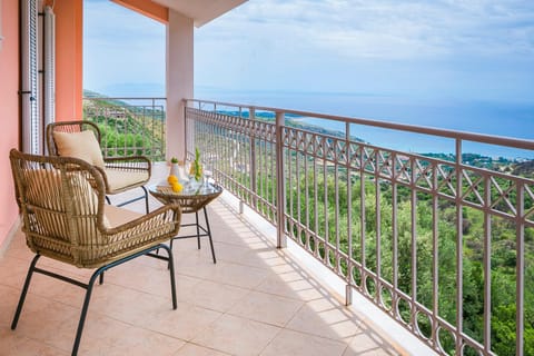 Day, Natural landscape, View (from property/room), Balcony/Terrace, Seating area, Sea view