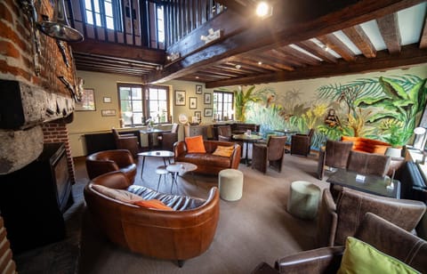 Lounge or bar, Lounge or bar