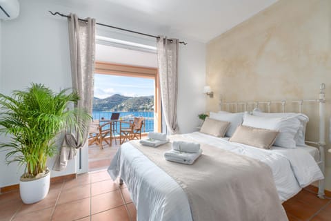 Bed, View (from property/room), Balcony/Terrace, Bedroom, Sea view, towels, air conditioner