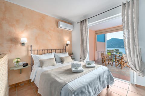 Bed, Balcony/Terrace, Sea view, towels, air conditioner