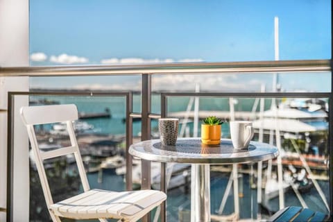 CHIC WATERFRONT LUXURY - The Best Location! Apartment in Auckland