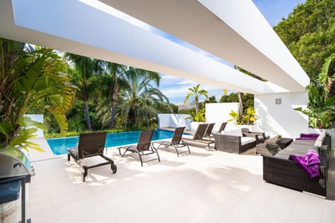 Solarium, Swimming pool