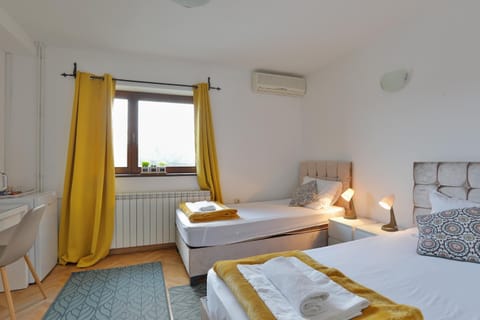 AVIATOR Apartments & Rooms Nikola Tesla Airport Belgrade Apartment in Belgrade