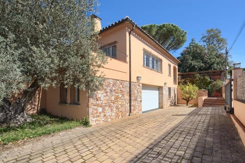 5 bedroom house in Begur with private pool and garden (Ref.H53) Chalet in Baix Empordà