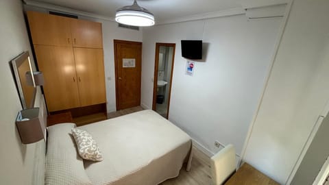 Bathroom, TV and multimedia, Photo of the whole room, internet, air conditioner