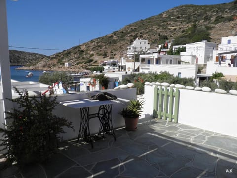 Sun & Sea Apartment Condo in Milos
