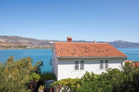 Apartments Petar - great location close to the sea Condo in Trogir