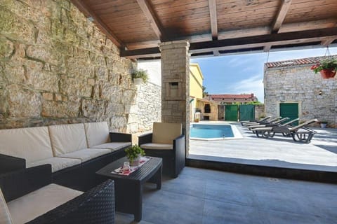 Seating area, Pool view