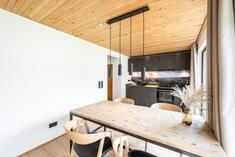 Dining area, kitchen