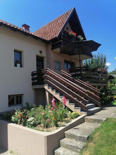 Putnicka kuca kod Dragane Bed and Breakfast in Zlatibor District, Serbia