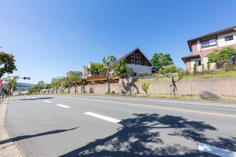 Keiko's Home Beautiful Resort Villa 20 min to Tenjin free park Chalet in Fukuoka