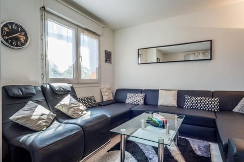 DESIGN APARTMENT Near GENEVA Condominio in Annemasse