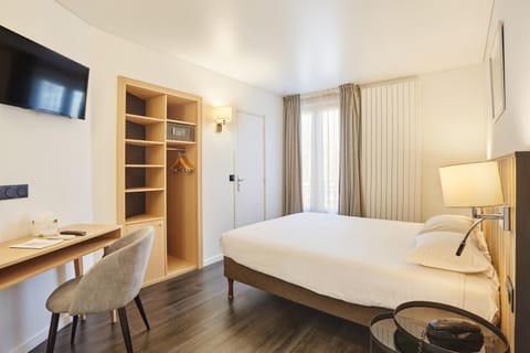 Bed, Seating area, Bedroom