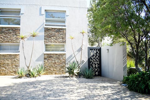 20 ON WOODLANDS Bed and Breakfast in Sandton