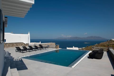 Day, Balcony/Terrace, Pool view, Sea view, Swimming pool