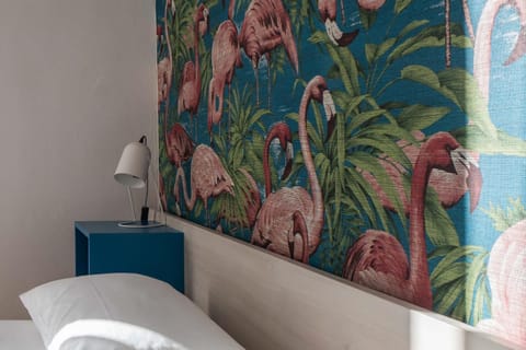 Bed, air conditioner